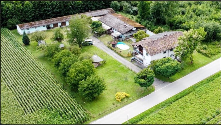 2025-07-31 16_36_53-Zweifamilienhaus - Hallen_PV_Pool_4089 m² Grundstück ALLEINLAGE in Bayern - Oste